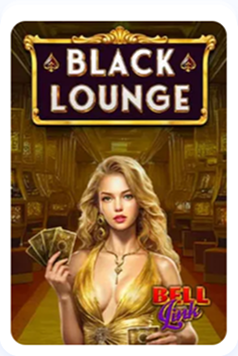 Femme blonde en robe dorée tenant des cartes et de l'argent dans un lounge de casino
